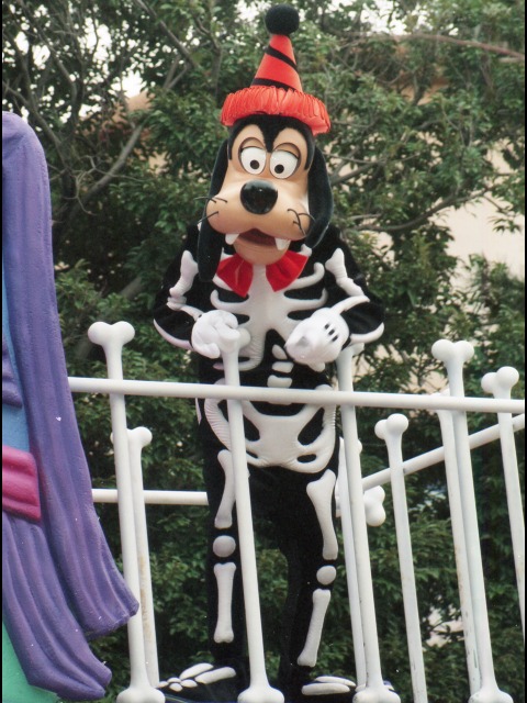 グーフィー（ディズニー・ハロウィーン・パレード 2005）