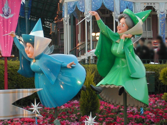 メリーウェザーとフォーナ（東京ディズニーランド20thアニバーサリー）