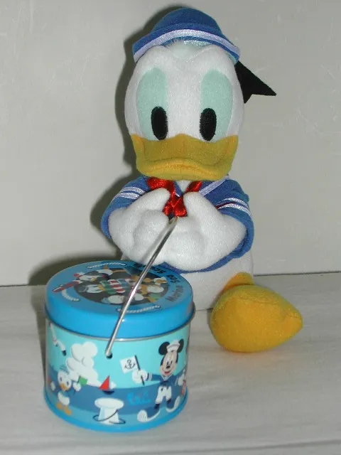 缶付きドナルドのぬいぐるみ