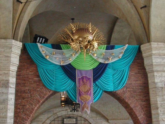 ミラコスタ通りの旗飾り（アリエルのシーサイドトレジャー）