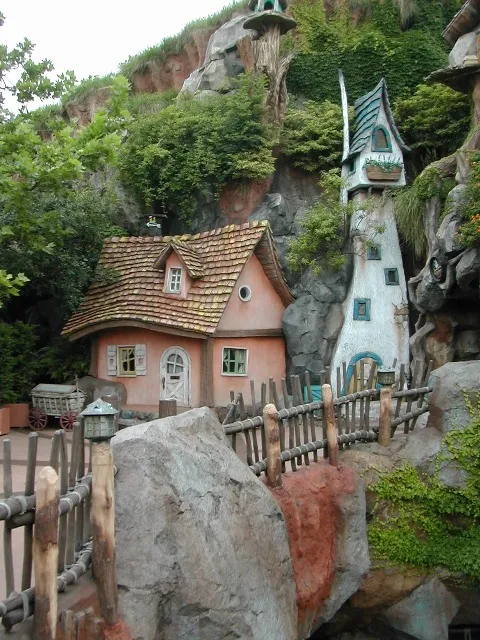 トンネル上の家（クリッターカントリー）