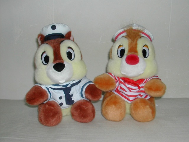 マリンルックのチップとデールのぬいぐるみ