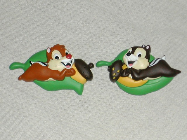 木の葉チップとデールの置き飾り