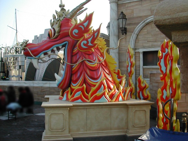 アジアのドラゴンモニュメント（ディズニー・リズム・オブ・ワールド）