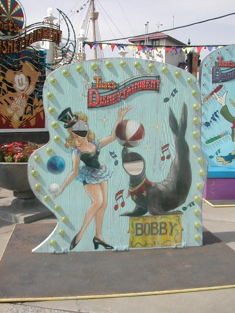 顔ハメ看板 アシカと調教師（ザッツ・ディズニーテイメント）