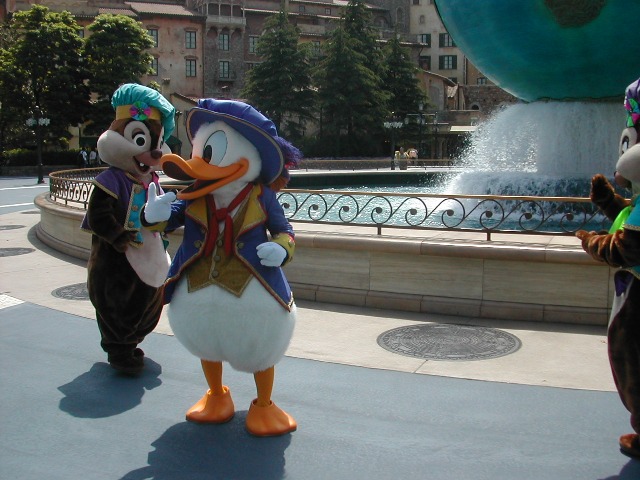 デールとドナルド（エントランス）