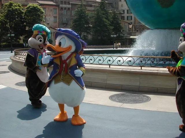 デールとドナルド（エントランス）