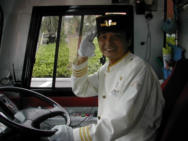 ミッキーバスの運転手さん（ディズニーアンバサダーホテル）