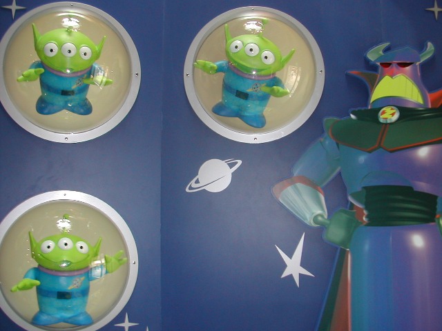 エイリアン飾りとザーグ（バズ・ライトイヤー夏の大作戦）