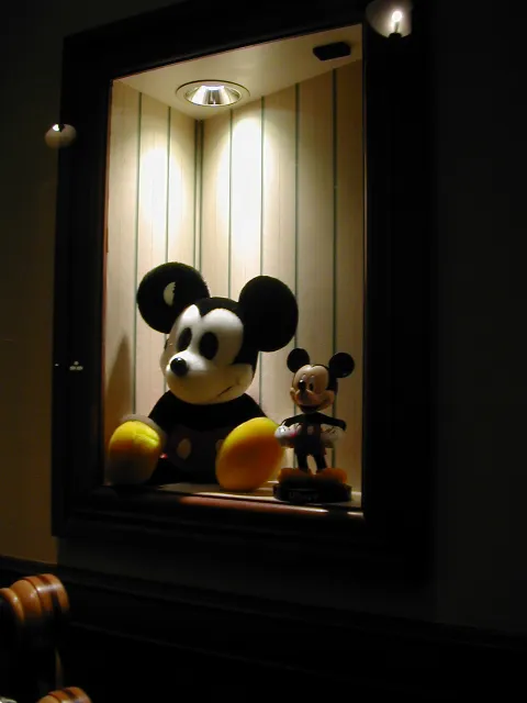 ミッキーぬいぐるみとフィギュア（タウンセンターファッション）