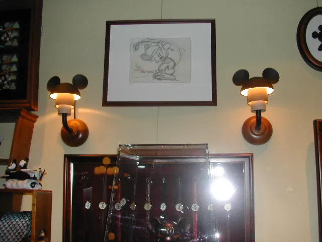 ミッキーイラスト額、ライト、時計棚（タウンセンターファッション）