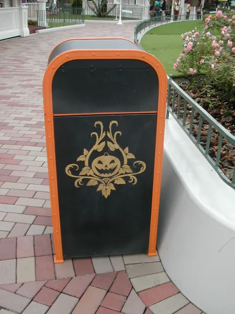 ゴミ箱（ディズニー・ハロウィーン 2004）