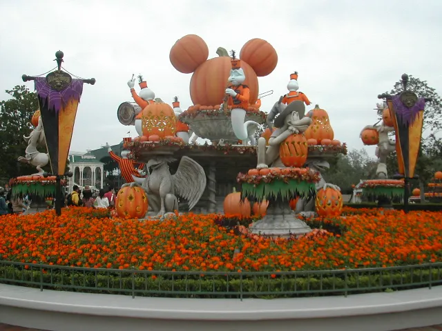 メインカボチャ裏（ディズニー・ハロウィーン 2004）