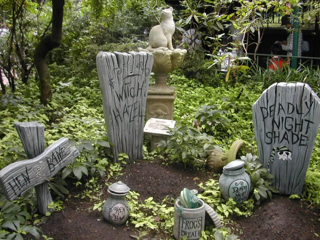 ホーンテッドマンション お墓（ディズニー・ハロウィーン 2004）