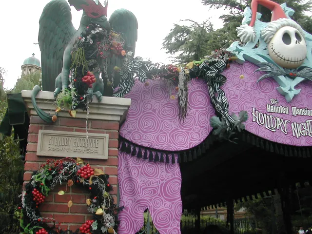 ホーンテッドマンション 入り口（ディズニー・ハロウィーン 2004）