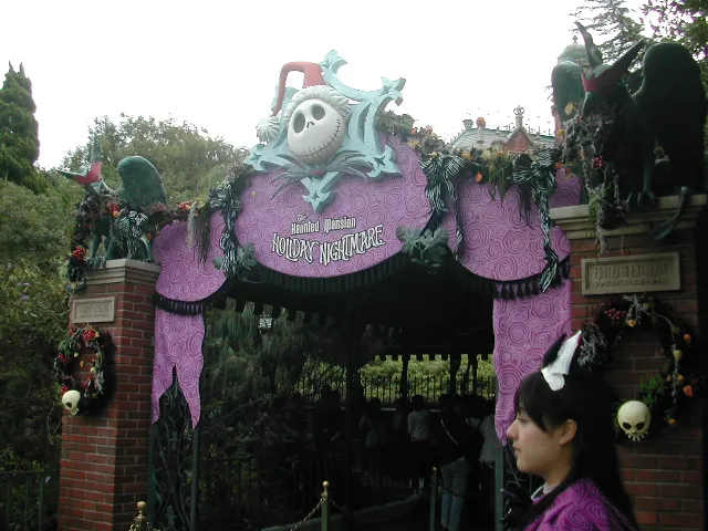 ホーンテッドマンション 入り口（ディズニー・ハロウィーン 2004）