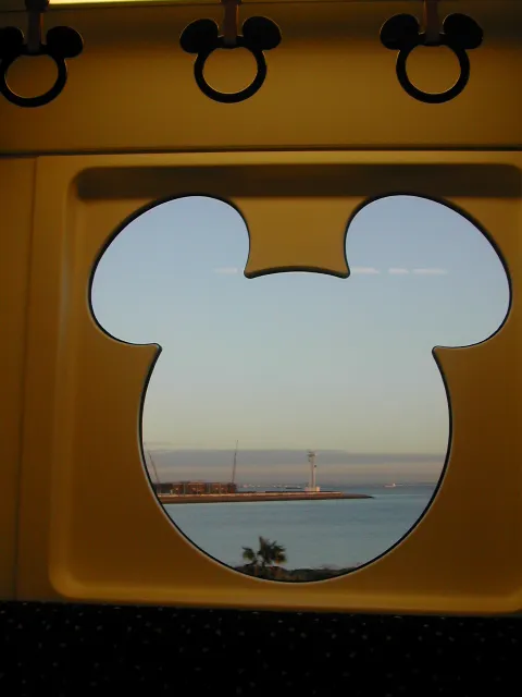 ミッキー窓（ディズニーリゾートライン）
