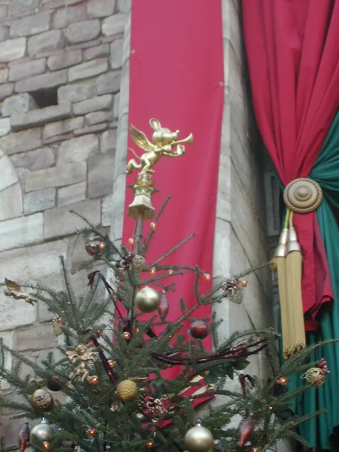 ミラコスタ通り入り口のクリスマスツリーのミッキートップ（ハーバーサイド・クリスマス 2004）