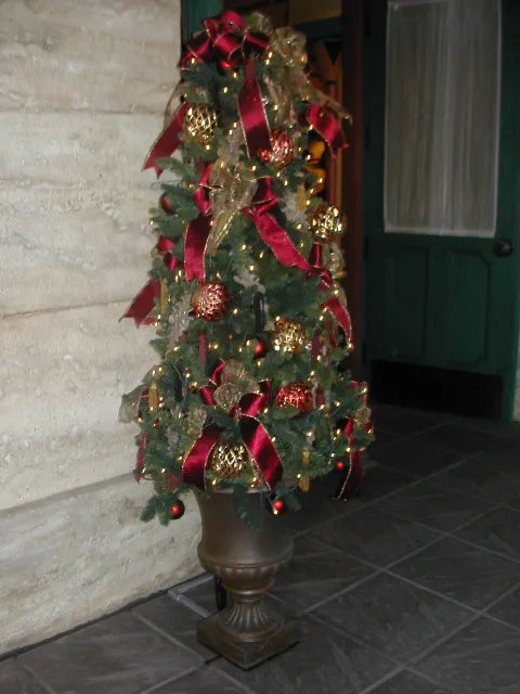 ミラコスタ通りのクリスマスツリー（ハーバーサイド・クリスマス 2004）