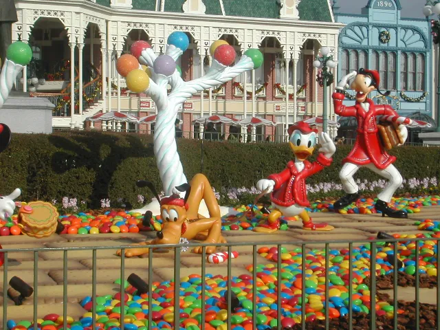 プルート、ドナルド、グーフィー（クリスマス・ファンタジー 2004）