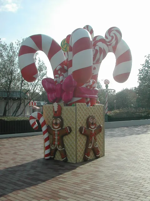 キャンディケインモニュメント（クリスマス・ファンタジー 2004）