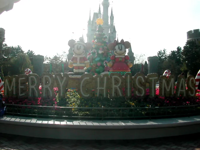 メインモニュメント ミッキーとミニー（クリスマス・ファンタジー 2004）