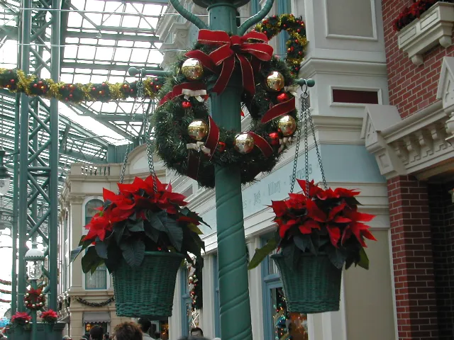 ワールドバザール街灯のクリスマス飾り（クリスマス・ファンタジー 2004）