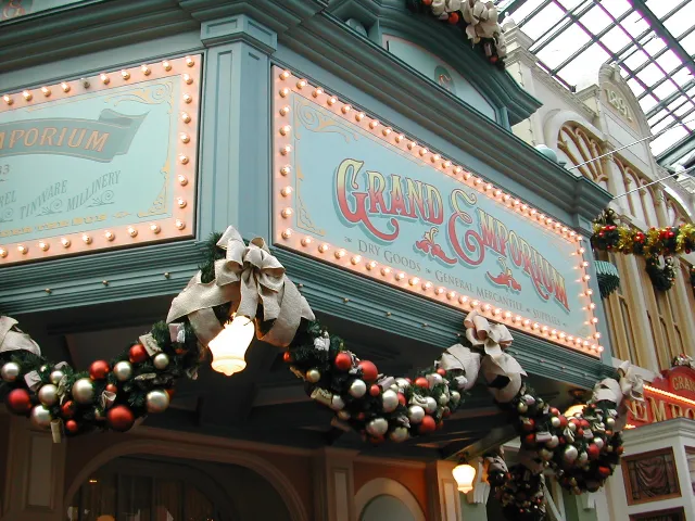 グランドエンポーリアムのクリスマス飾り（クリスマス・ファンタジー 2004）