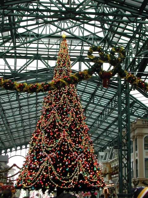 ワールドバザールのクリスマスツリー（クリスマス・ファンタジー 2004）