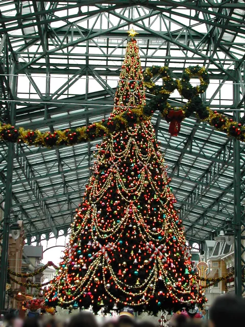 ワールドバザールのクリスマスツリー（クリスマス・ファンタジー 2004）