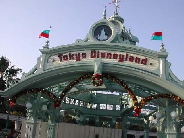 ペデストリアンデッキ入り口（ディズニーランド）