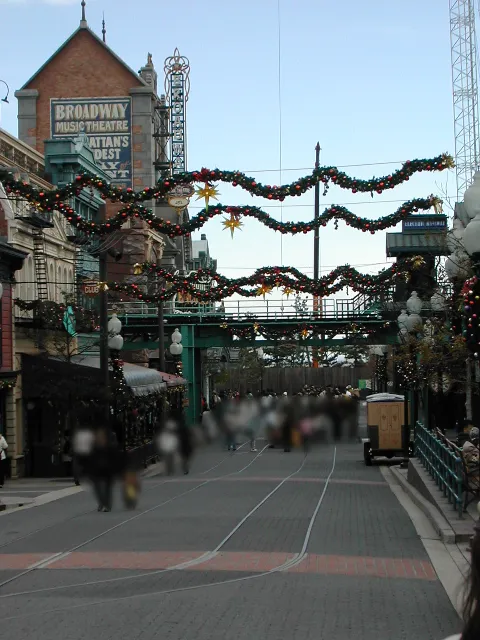 通りの飾り付け（ハーバーサイド・クリスマス 2004）