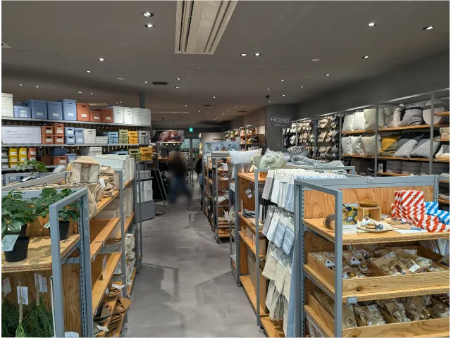 店内（ダイソー／スタンダード プロダクツ／スリーピー）