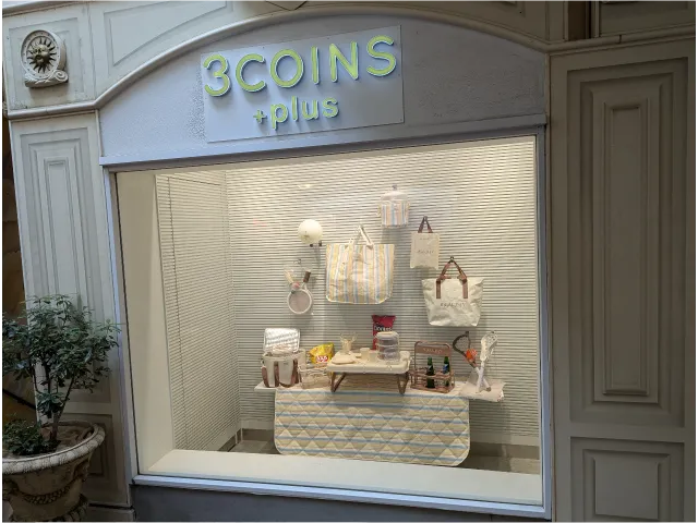 ショッピングウィンドウ（3COINS＋plus）