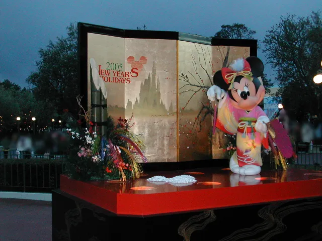 ミニーのモニュメント（ニューイヤーズ・ホリデー 2005）