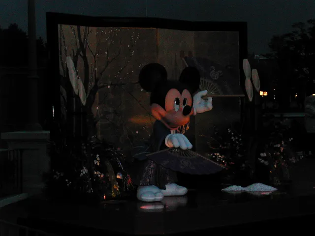 ミッキーのモニュメント（ニューイヤーズ・ホリデー 2005）