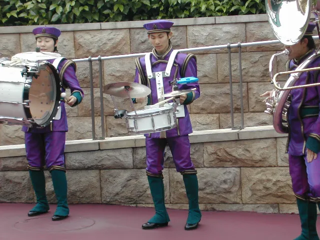 リズム隊(ディスカバリー・ミュージック・トゥループ)