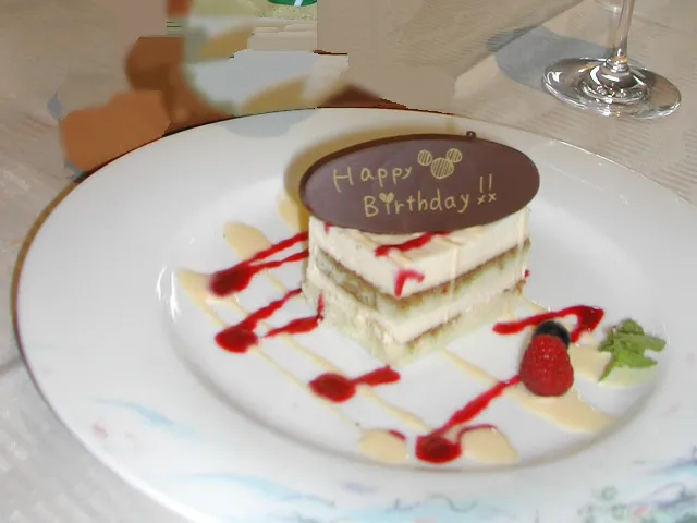 バースデーサービスのケーキ(オチェーアノ)