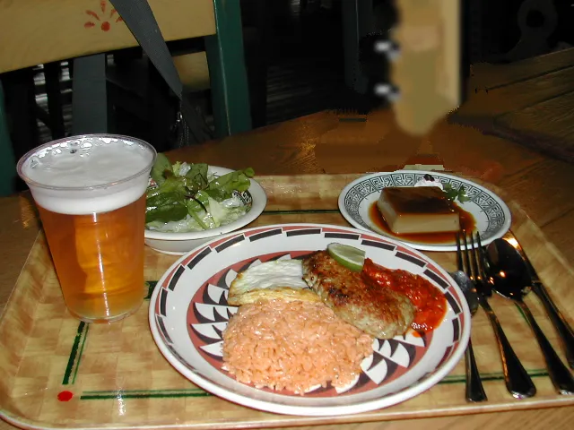 フラン、生ビール、サラダ、メキシカンライスとハンバーグ（ミゲルズ・エルドラド・キャンティーナ）