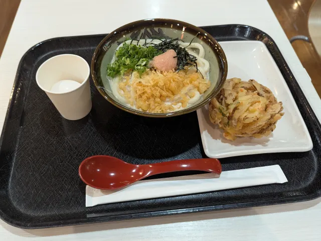 豚骨豆乳うどんとかき揚げ（よつばの香）