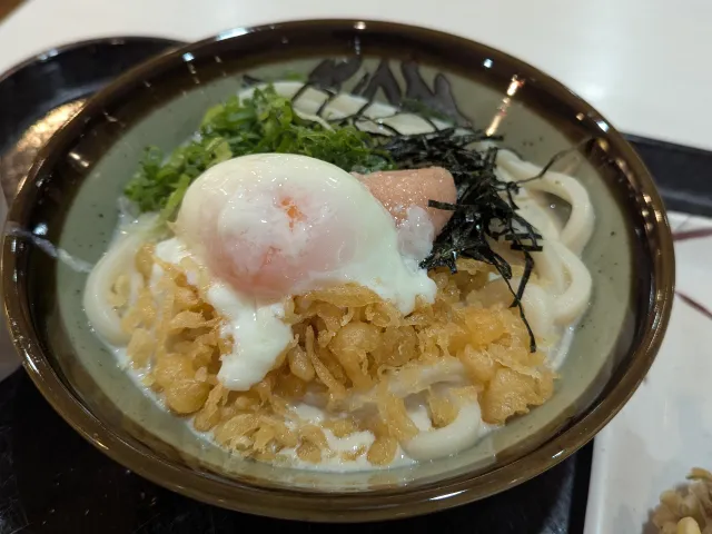 豚骨豆乳うどん 温玉のせ（よつばの香）
