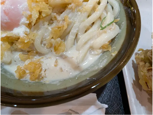 豚骨豆乳うどん アップ（よつばの香）