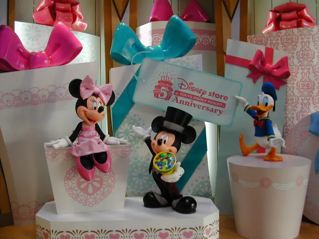 Happy 5th Anniversary! ミニー、ミッキー、ドナルド(ディズニーストア)