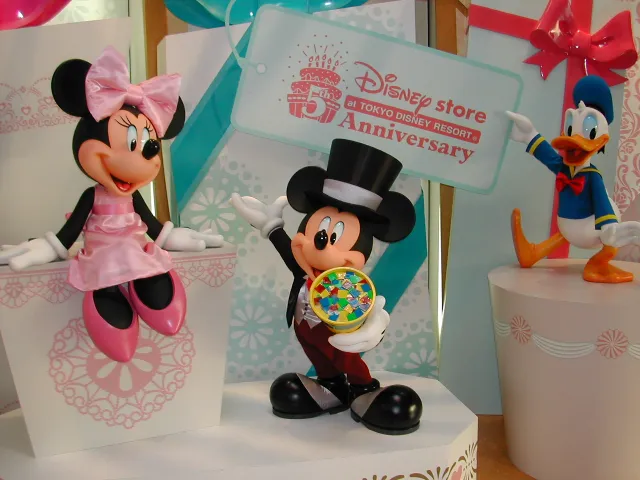 Happy 5th Anniversary! ミニー、ミッキー、ドナルド(ディズニーストア)