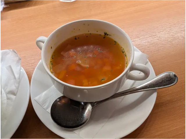 セットのコンソメスープ（カフェ・トレイル＆トラック）