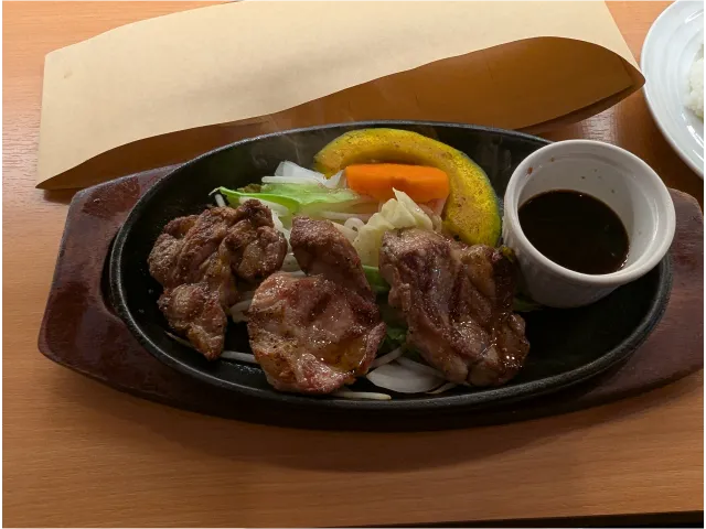 厚切りラムのジンギスカン（カフェ・トレイル＆トラック）