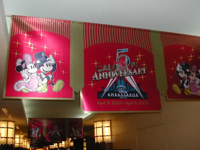 GALA 5th Anniversary装飾旗 ミッキーとミニー(ディズニーアンバサダーホテル)