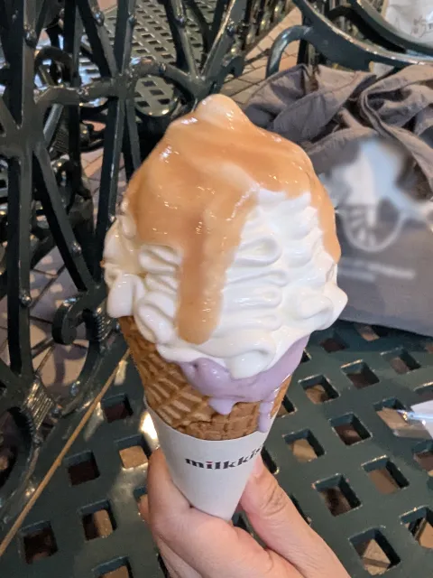 ツインソフトクリーム(milkkiss)