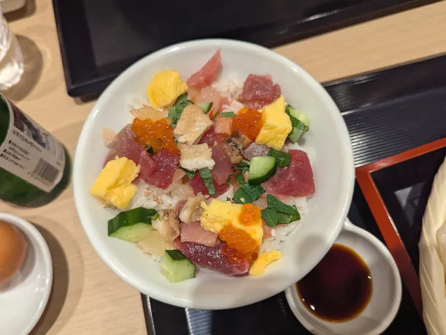 海鮮ばらちらし 上面(日本橋 稲庭うどんと丼めし 金子半之助)