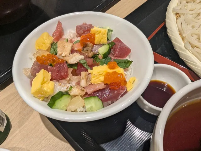海鮮ばらちらし(日本橋 稲庭うどんと丼めし 金子半之助)